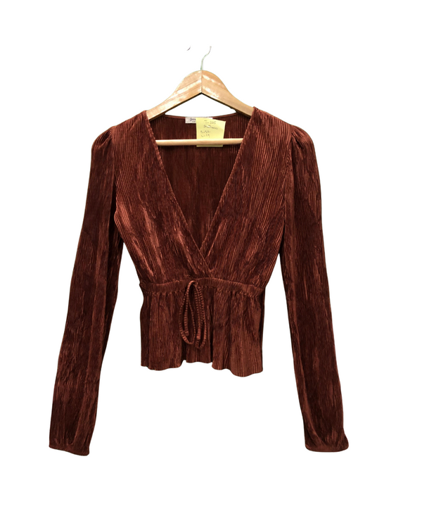 PLEATED RIBBED V NECK