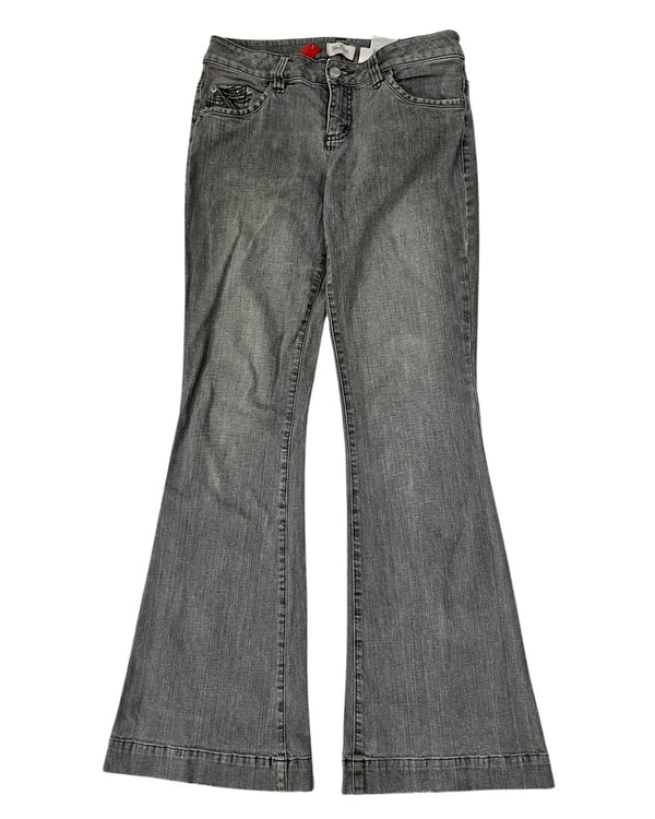 LIGHT WASH FLARED JEANS