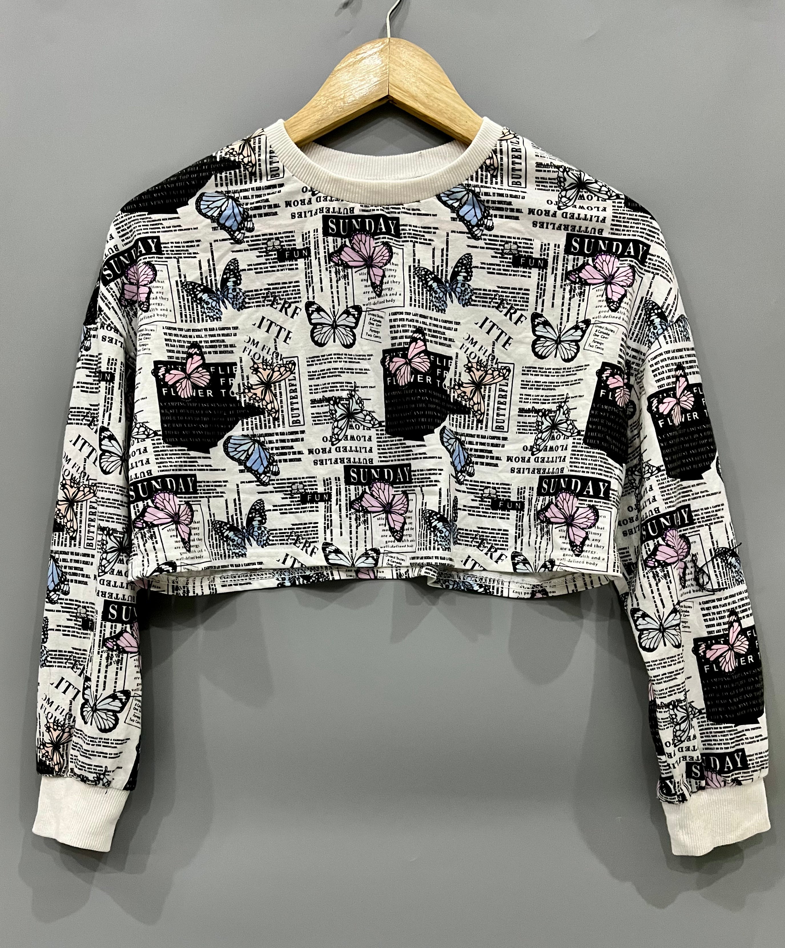 SHEIN GRAPHIC CROP TOP