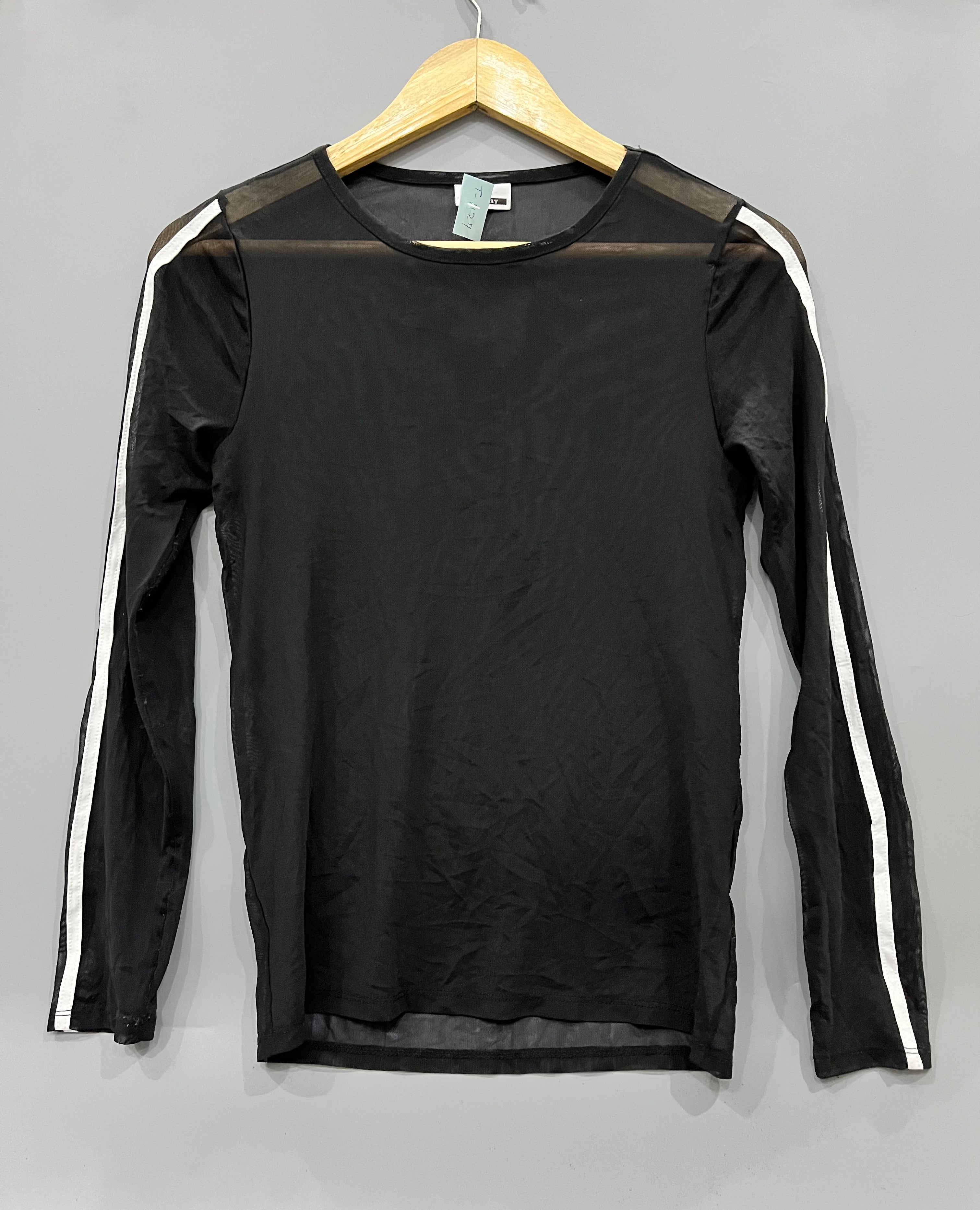 WHITE STRIPED SLEEVES! BLACK TOP