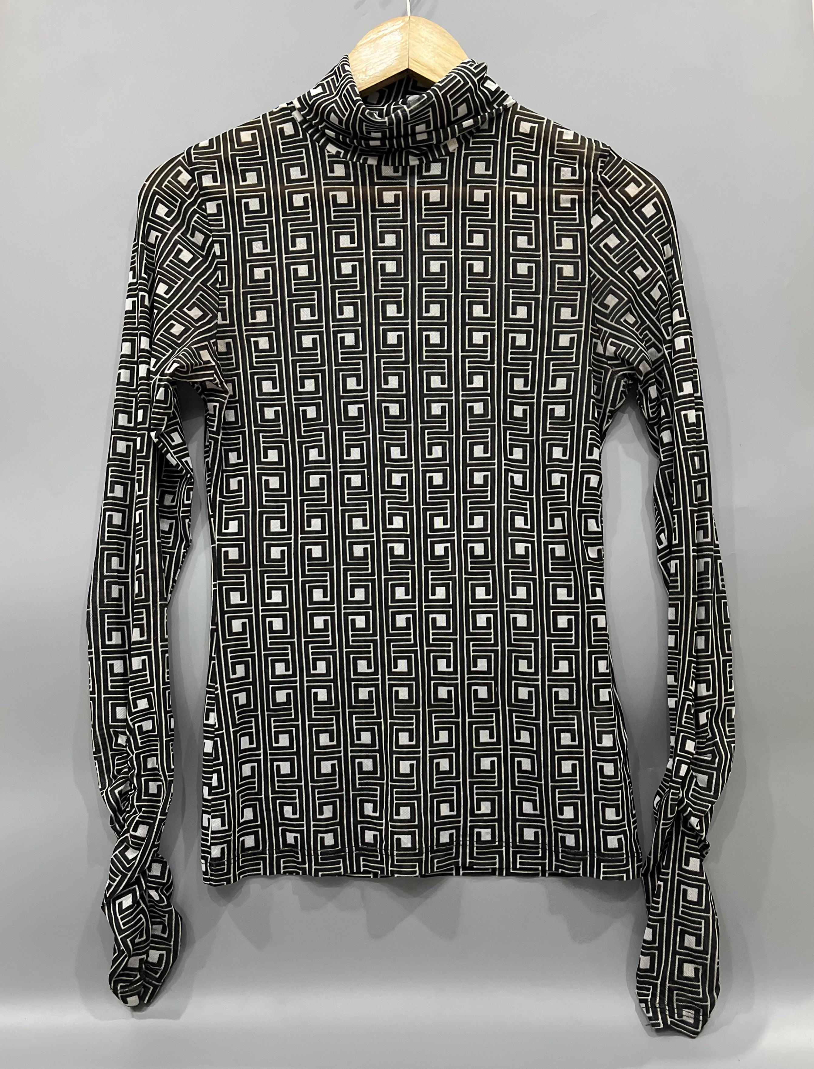 TURTLE NECK PRINTED MESH TOP