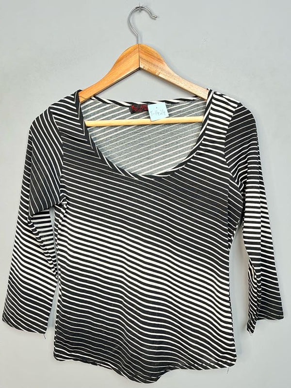 OPTICAL ILLUSION STRIPED TOP