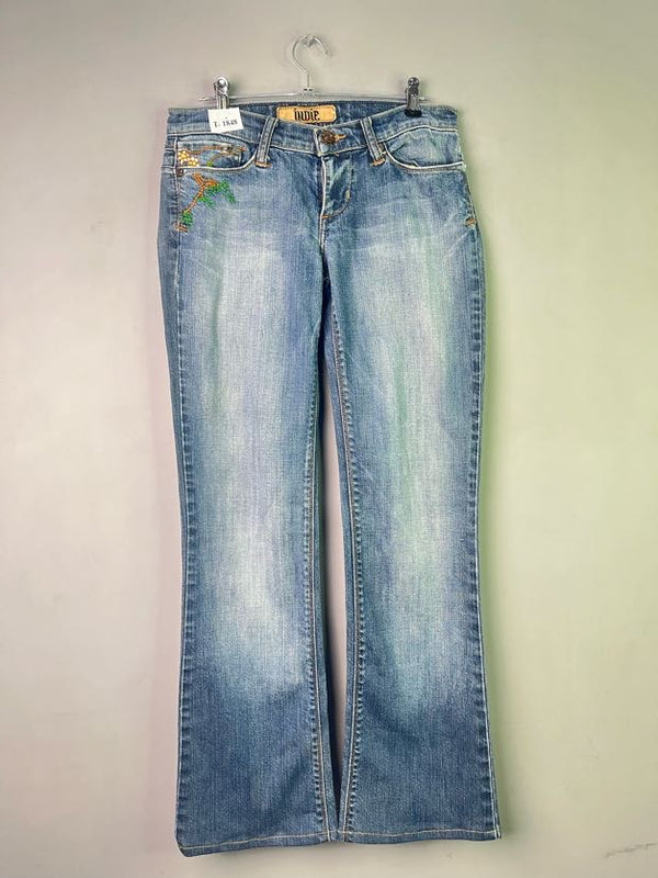LIGHT WASH EMBROIDERED DENIM JEANS - Thrifty Threads