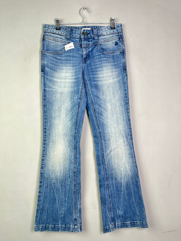 LIGHT WASH DENIM JEANS - Thrifty Threads