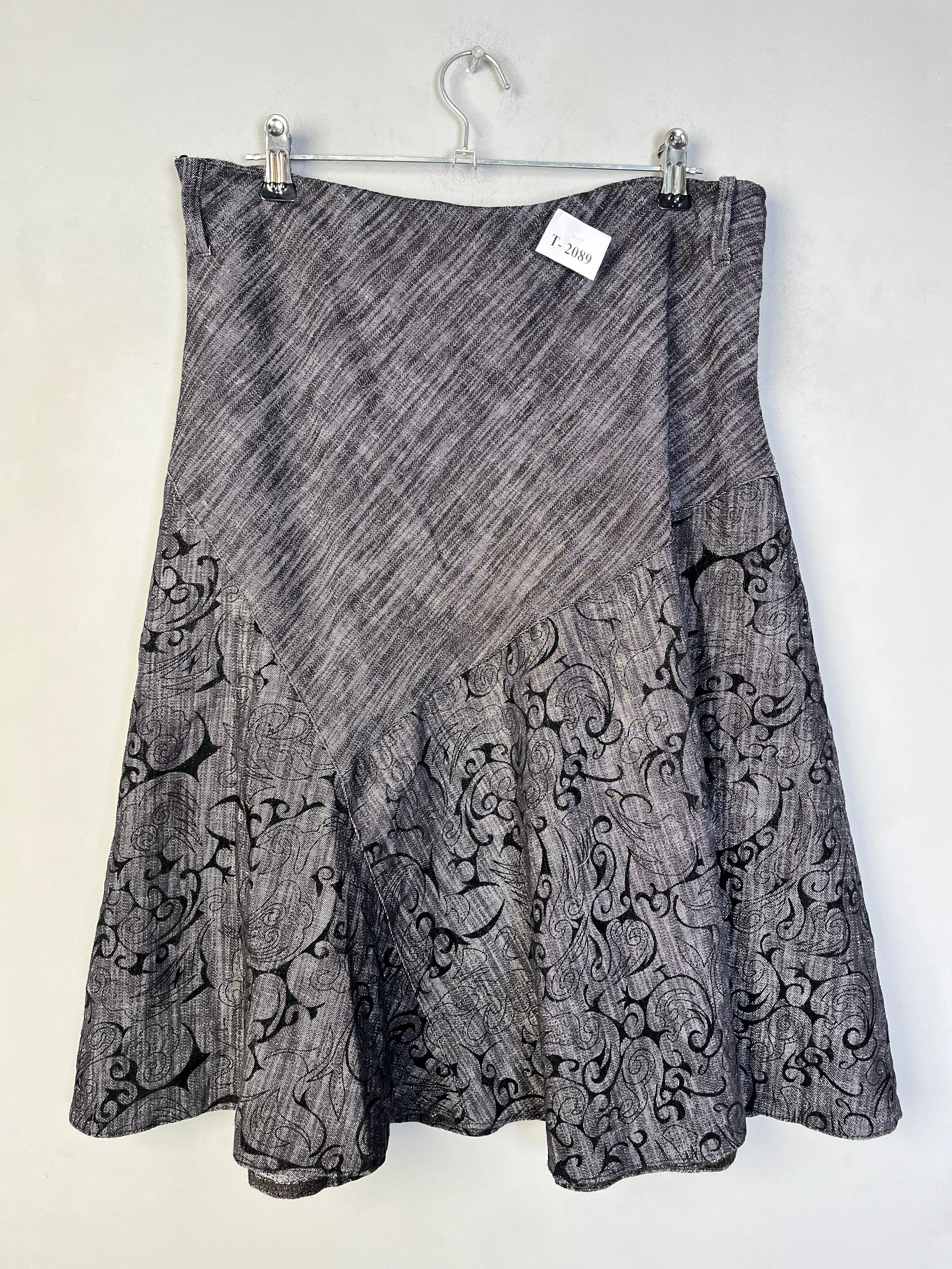 BLACK & WHITE PRINTED SKIRT - Thrifty Threads