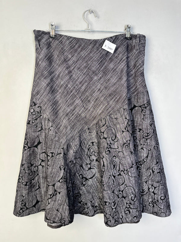 BLACK & WHITE PRINTED SKIRT - Thrifty Threads