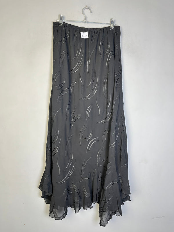 BLACK ASYMMETRICAL SIKIRT - Thrifty Threads