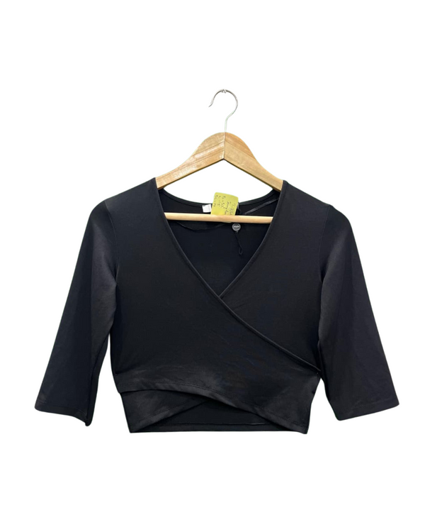 JENNYFER BLACK CROSSOVER FRONT CROP TOP