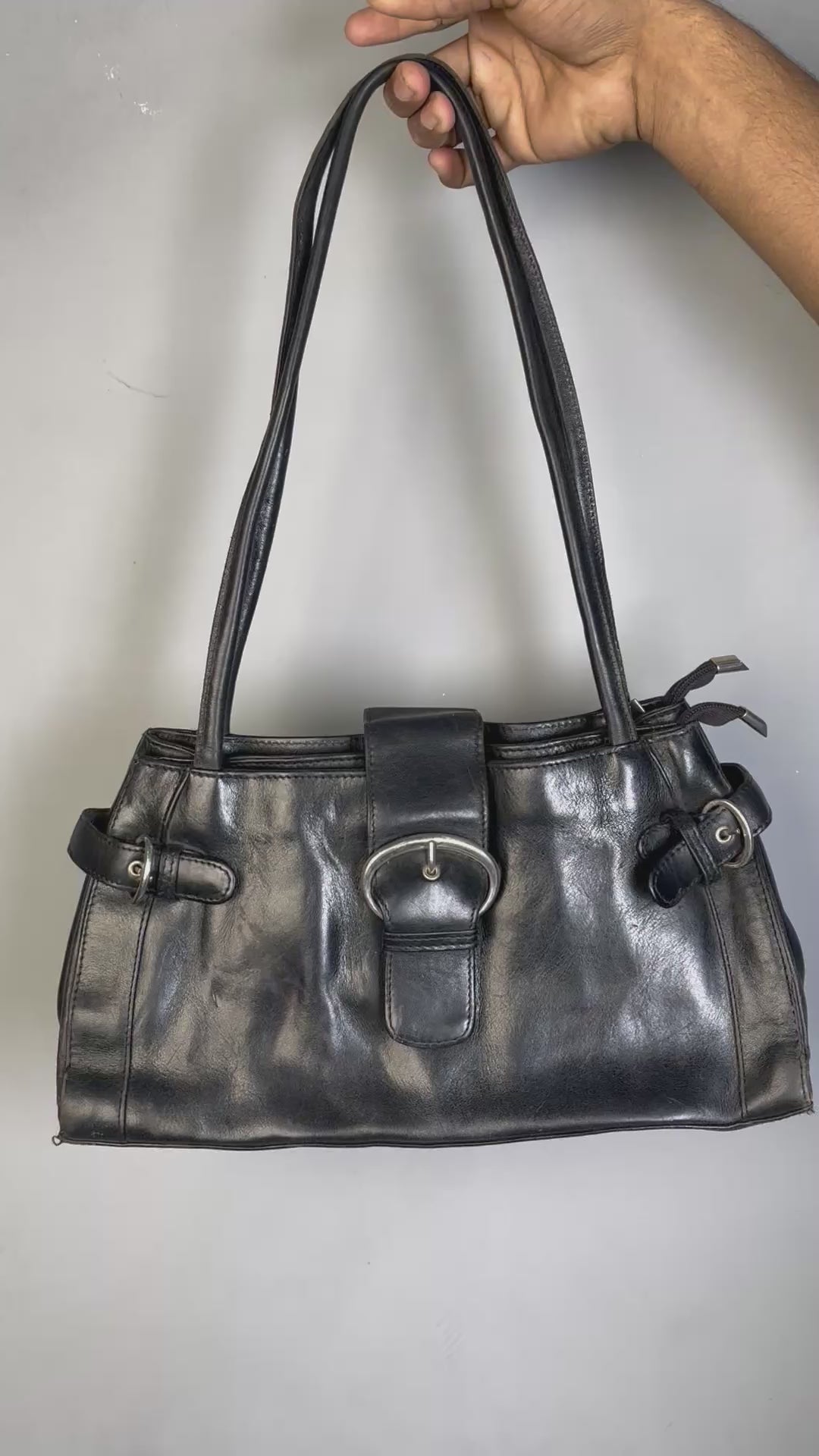BLACK LEATHER SHOULDER BAG
